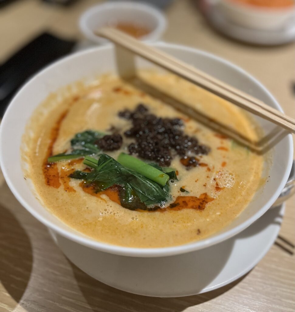 ヒルトン東京　高級中華　担々麺